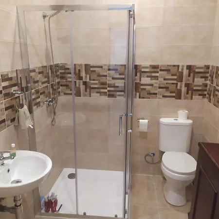 Casa de hóspedes Close To Airport - Private With Private Bathroom Adults Only Gudja