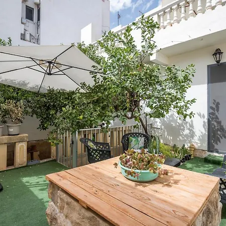 Casa de hóspedes Close To Airport - Private With Private Bathroom Adults Only