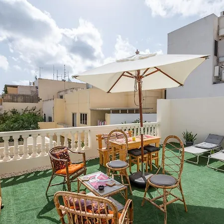 Casa de hóspedes Close To Airport - Private With Private Bathroom Adults Only